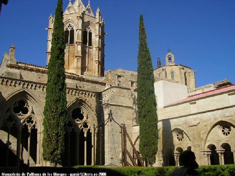 Real Monasterio de Vallbona (Lérida). Claustro.